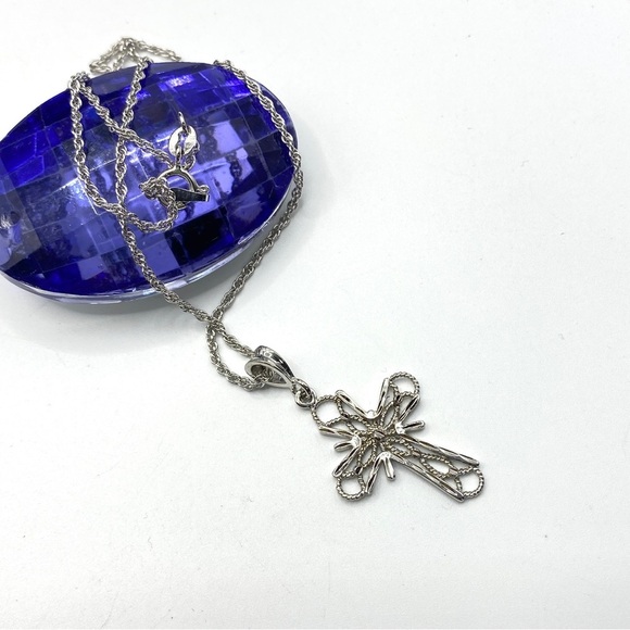 Silver Tone Christian Cross Fancy Necklace 18" chain - Picture 4 of 7